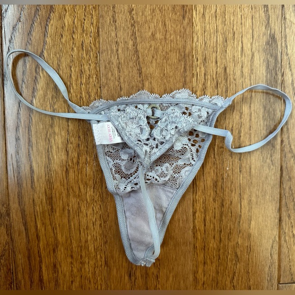 Victoria’s Secret Very Sexy Demi Lace Bra, Thong and Garter Set - Picture 8 of 13